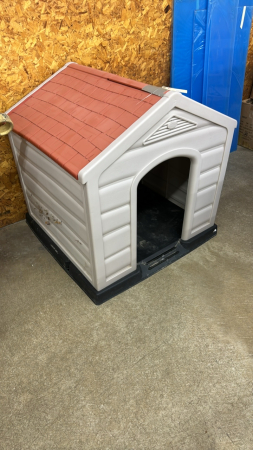 Poly Rimax Dog House 33"W x 32"D x 36"H