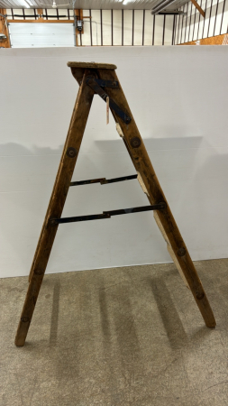 Wooden 5ft Step Ladder